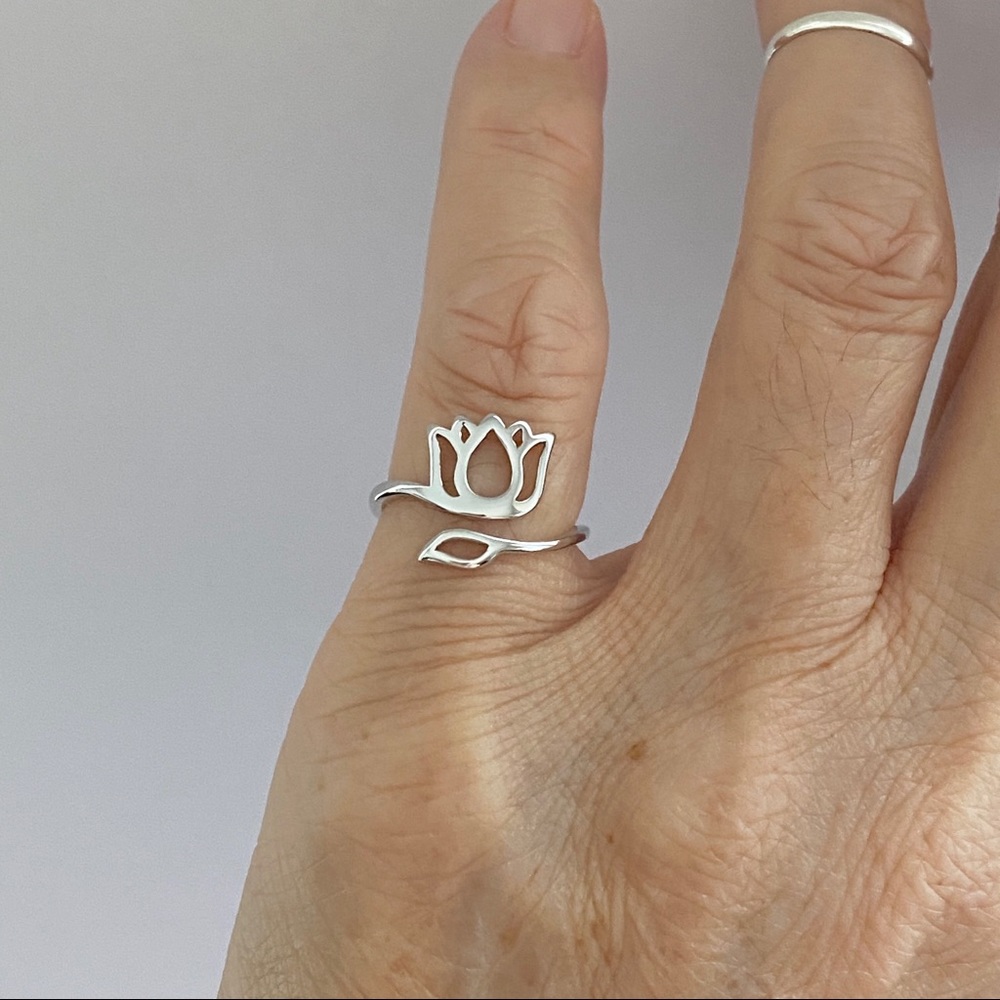 Sterling Silver Wraparound Lotus Ring, Boho Ring - Picture 7 of 15